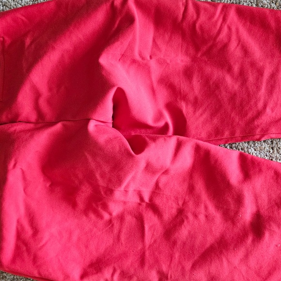 Apt9 Red crops - Picture 5 of 5